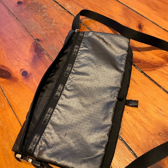 Lesportsac 2 purses in one ( reversible ) - Picture 4 of 6